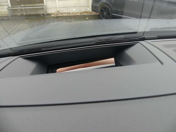 Car image 32