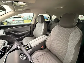 Car image 32
