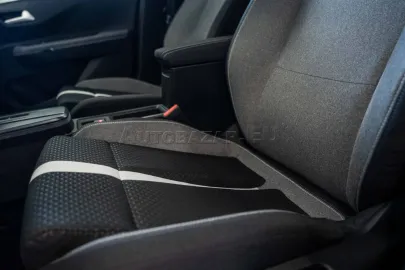 Car image 34