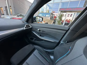 Car image 35