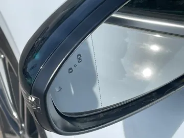 Car image 34