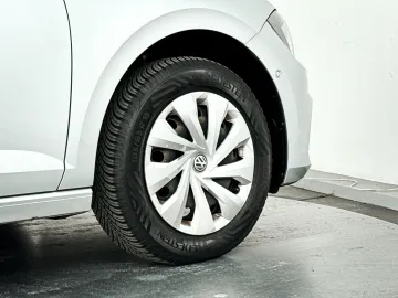 Car image 28