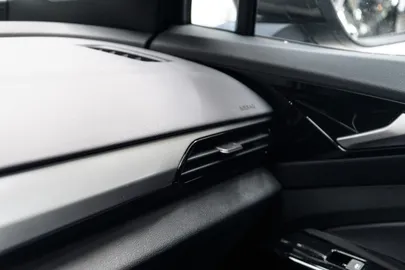 Car image 34
