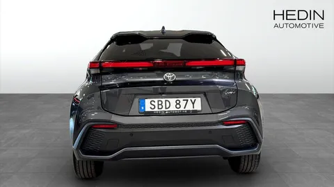 Car image 4