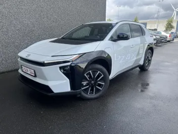 Car image 26