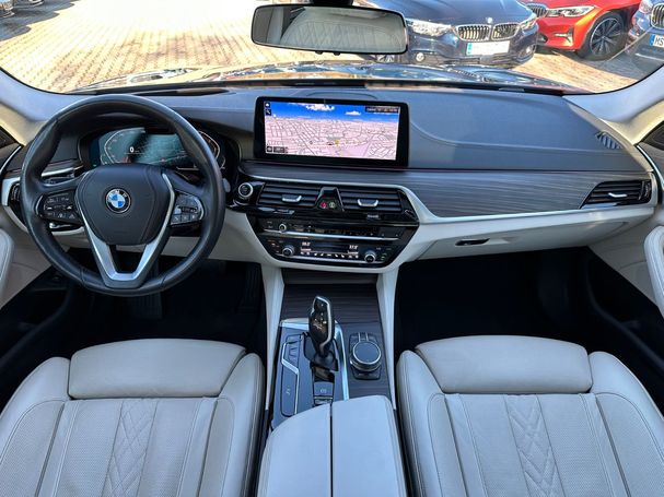 BMW 530d Touring Luxury Line xDrive 210 kW image number 6