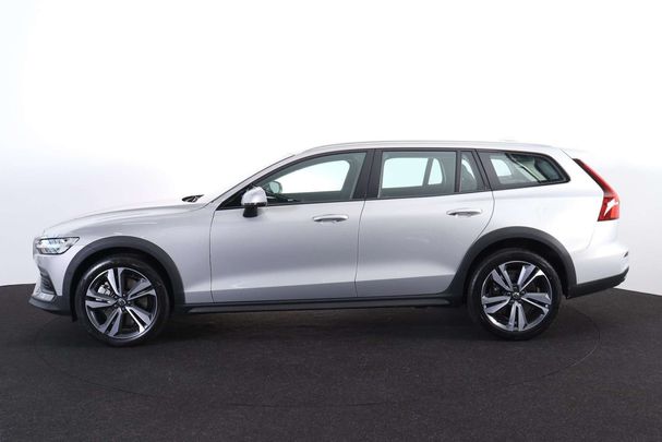 Volvo V60 Cross Country AWD B5 184 kW image number 2