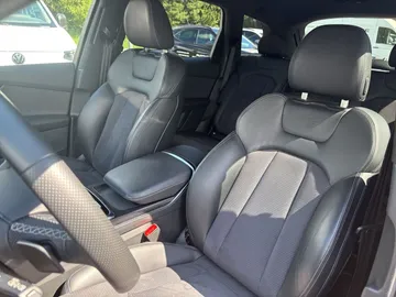 Car image 28