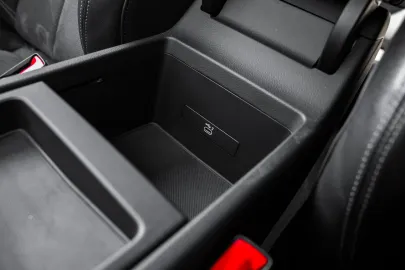 Car image 33