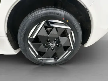Car image 32
