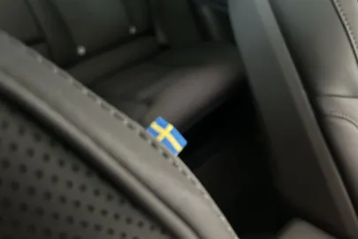Car image 30