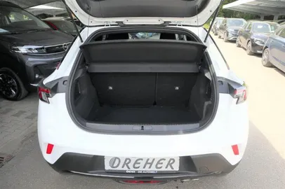 Car image 26