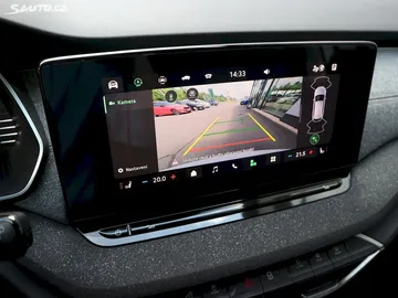 Car image 25