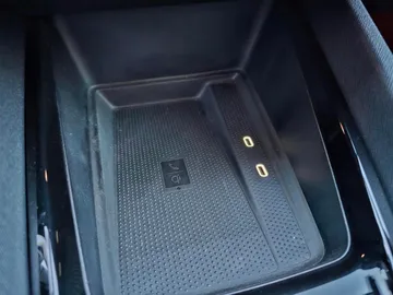 Car image 27