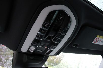 Car image 28