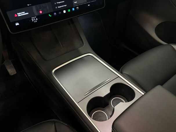 Tesla Model Y Standard Range 221 kW image number 22