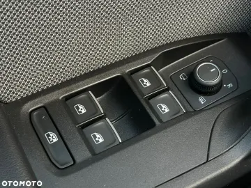 Car image 40