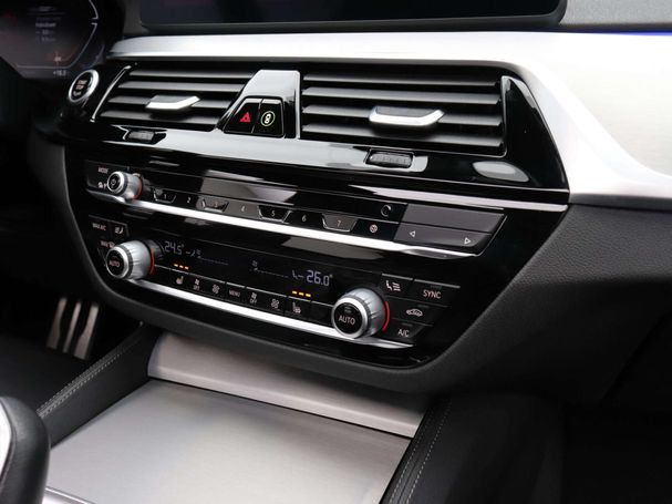 BMW 520i Touring 135 kW image number 15