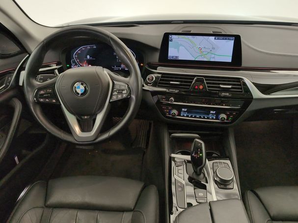 BMW 530d Touring xDrive Luxury Line 195 kW image number 4