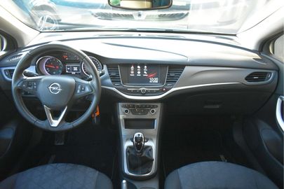 Car image 10