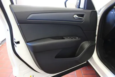 Car image 34