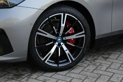 Car image 33