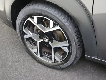 Car image 34