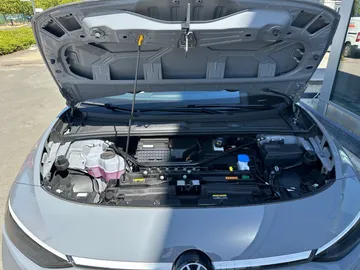 Car image 30
