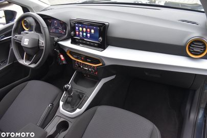 Car image 11