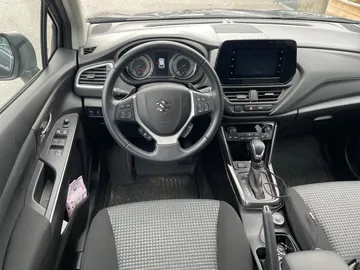 Car image 10