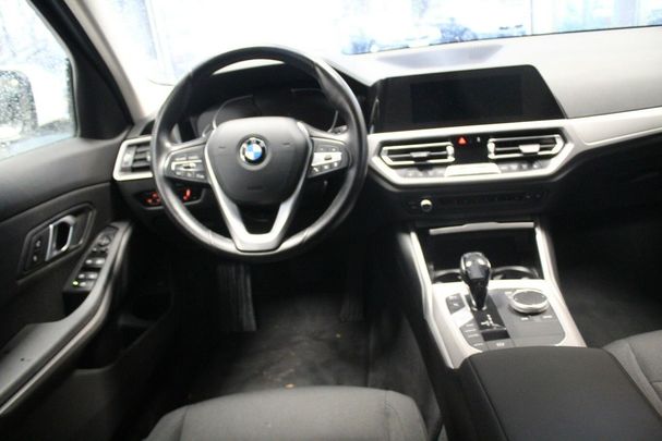 BMW 320d Touring Advantage 140 kW image number 11