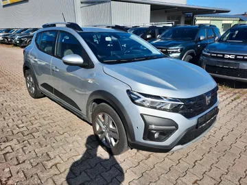 Car image 3