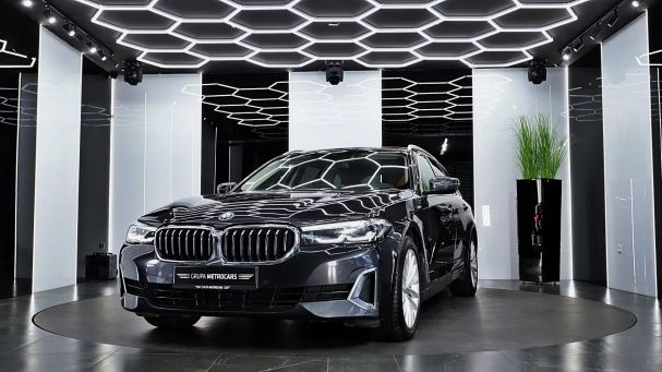 BMW 520d Touring Luxury Line 140 kW image number 4