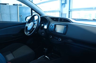 Car image 11