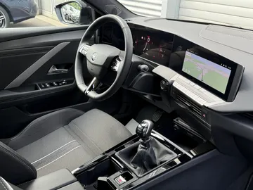 Car image 32