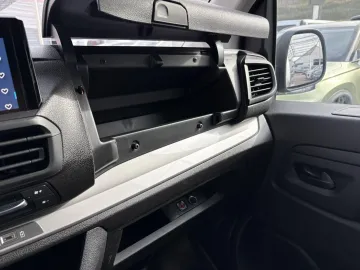 Car image 46