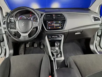 Car image 22