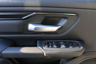 Car image 33