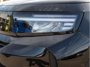 Car image 26
