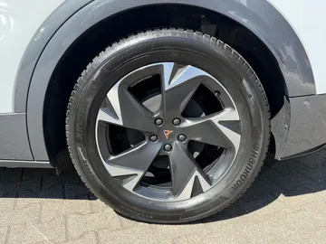 Car image 28