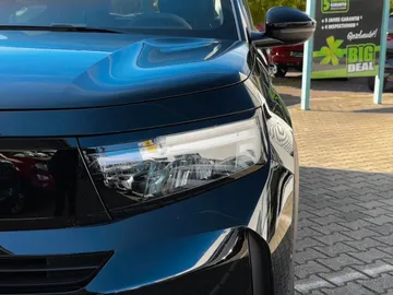 Car image 32