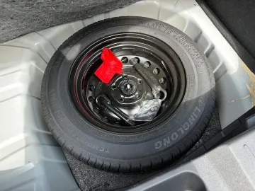 Car image 30