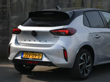 Car image 5