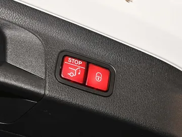 Car image 33