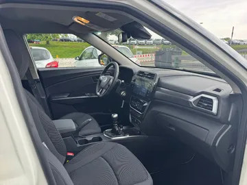 Car image 46