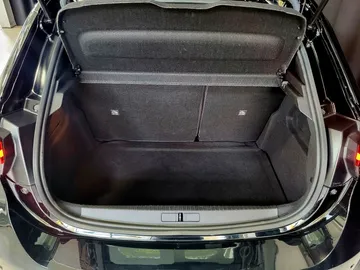 Car image 32