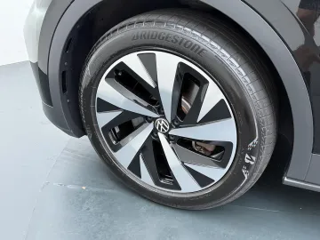 Car image 36