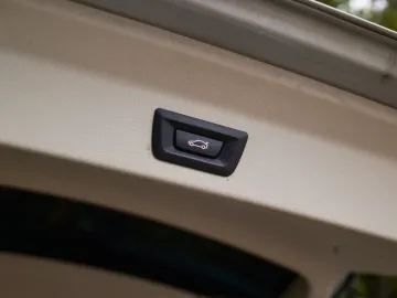 Car image 40