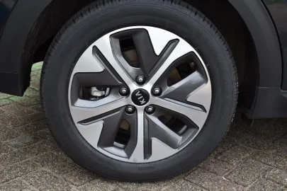 Car image 32