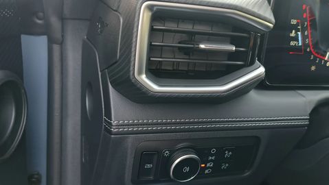 Car image 36